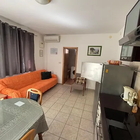 Apartman Mia A3 Solta * Nečujam