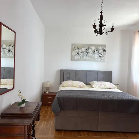 Apartman Mia A3 Solta * Nečujam