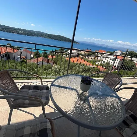 Apartman Mia A3 Solta * Nečujam